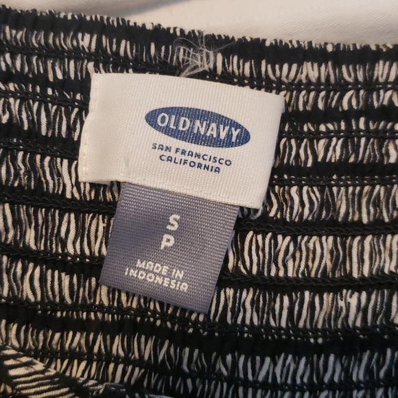 👗 Old Navy Fit & Flare Dress - Picture 3 of 4